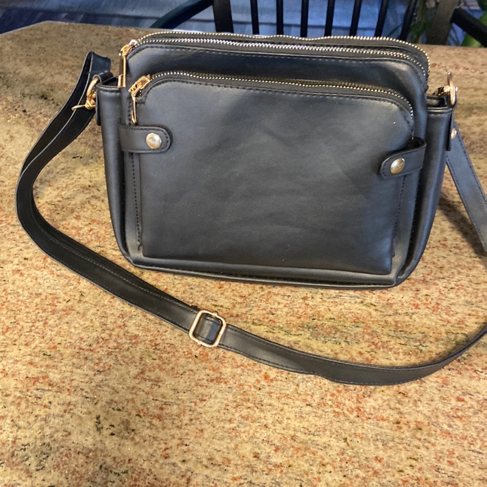 Compartmented shoulder bag/organizer
